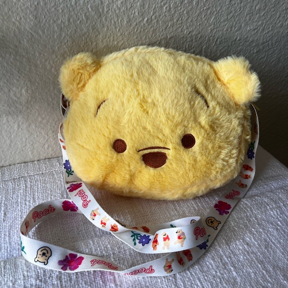 Winnie The Pooh Crossbody Bag - Picture 1 of 4
